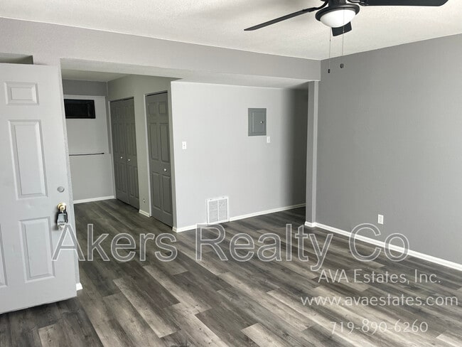 Photo - 733 E Laporte Dr