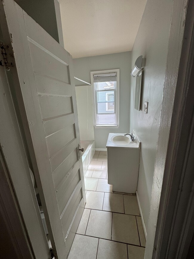 Photo - 195 Edgewood St Unit 2