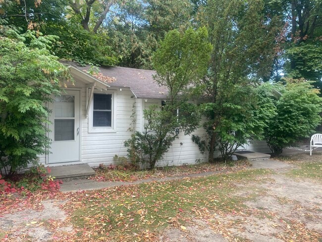 Photo - 853 E Front St Unit cottage 2