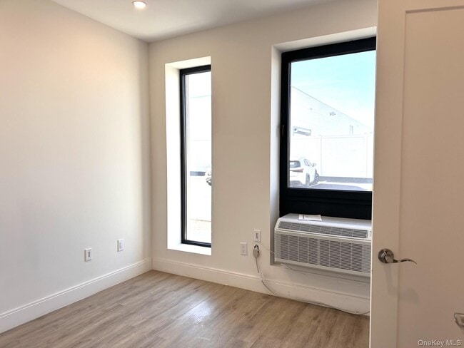 Photo - 362 W Merrick Rd Unit 101