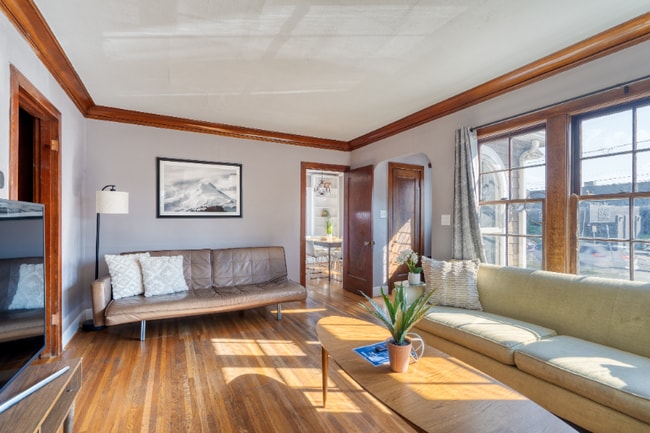 Photo - 3565 NE Broadway