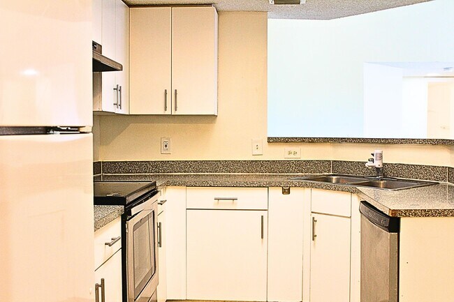 Photo - 5065 Wiles Rd Unit 307