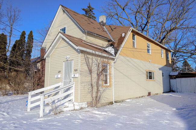 Photo - 1624 Sheridan Ave Apartments