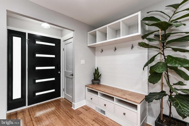 Building Photo - 2432 S Culpeper St Rental