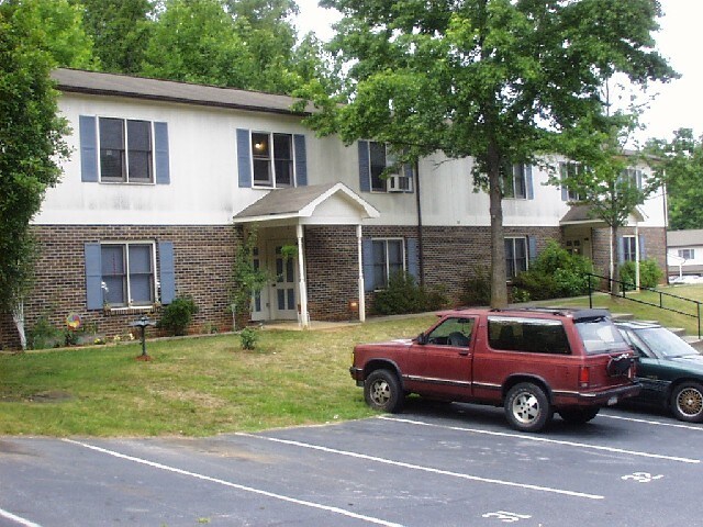 Forest Village Estates - Forest Village Estates Apartments