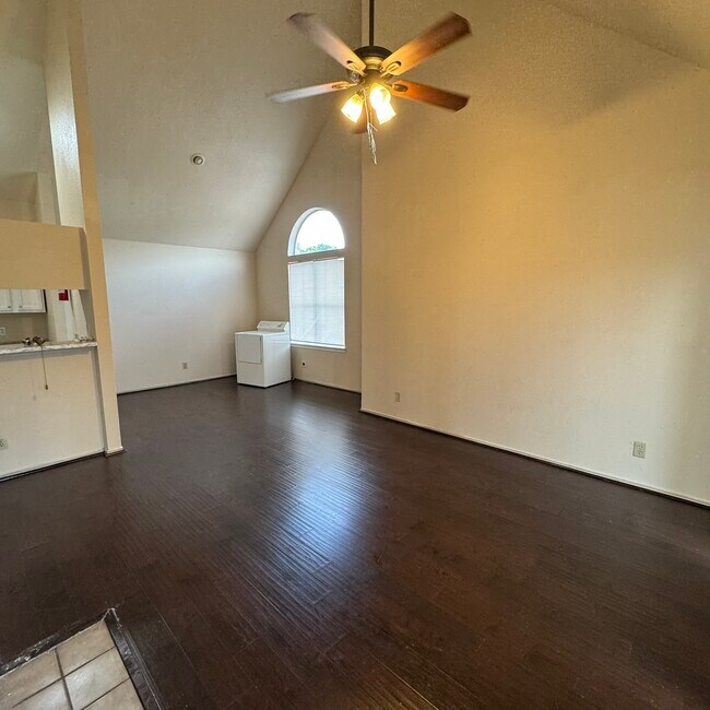 Building Photo - 14550 Fonmeadow Dr Unit 1304