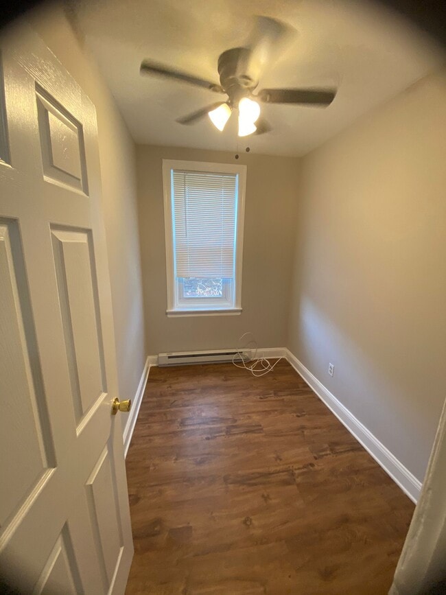 Photo - 5917 Irving St