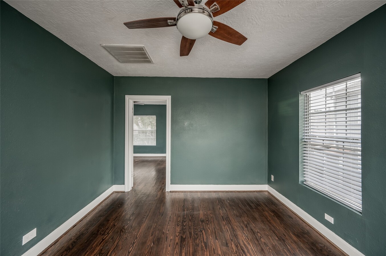 Photo - 4204 Lovejoy St