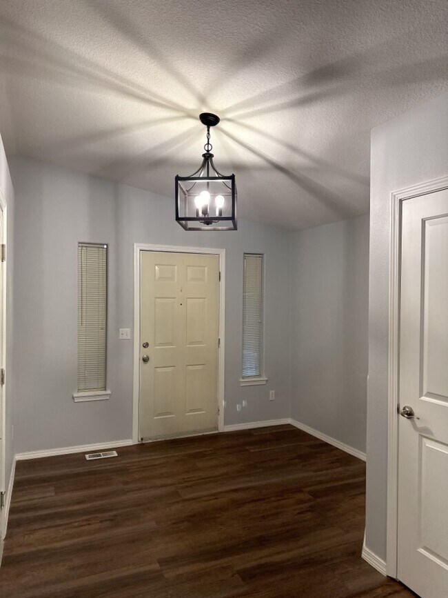 Photo - Charming 2 Bedroom Townhome