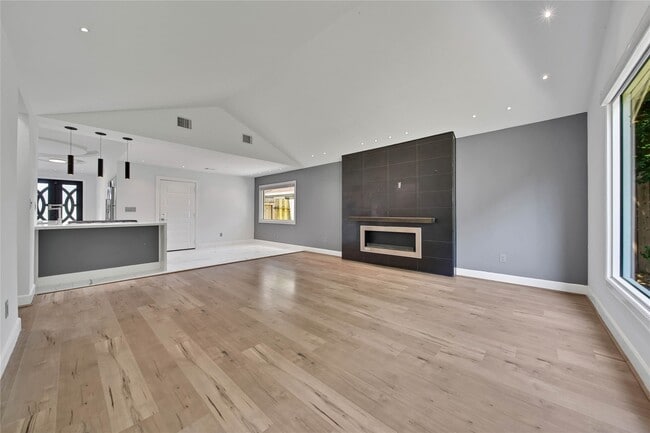 Photo - 2206 Saxon Dr