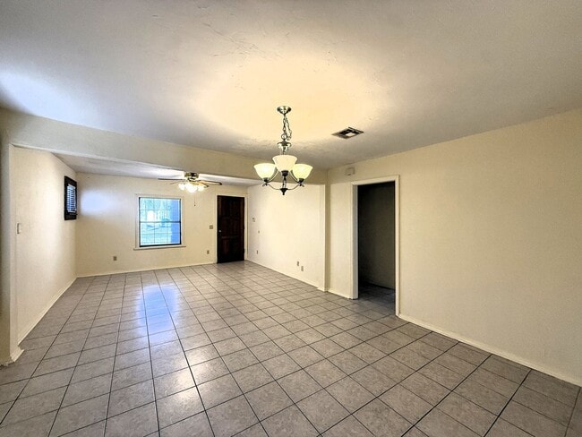 Photo - 1800 SW 15th St