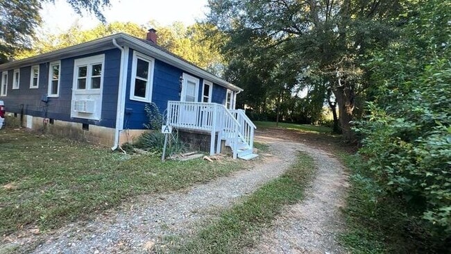 Building Photo - 605 Betty St