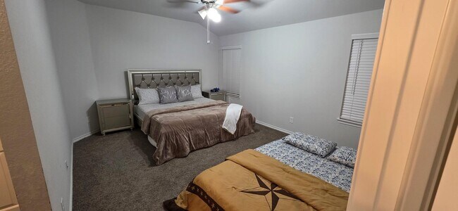 Photo - 1102 Davy St