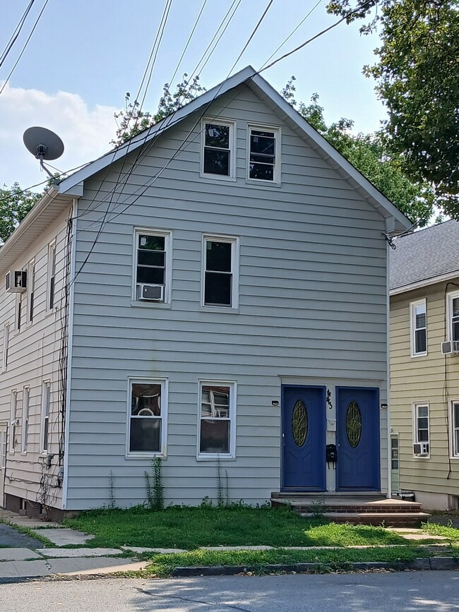 Building Photo - 443 Centre St Unit One