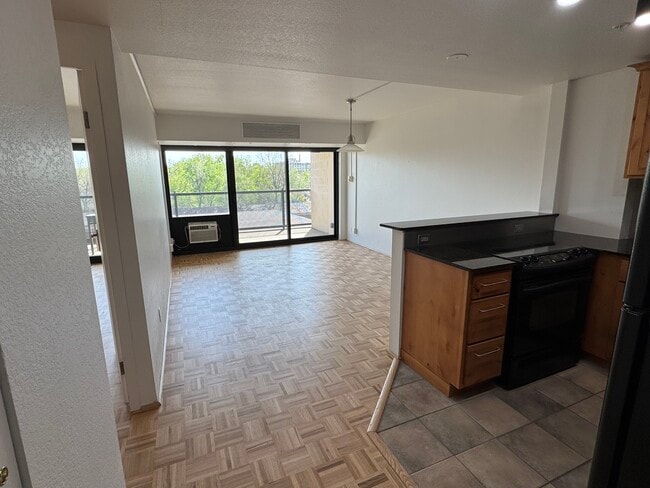 Photo - 417 E Kiowa Unit 405