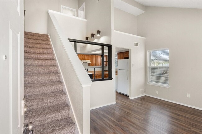 Building Photo - 311 Kings Way Dr Unit E