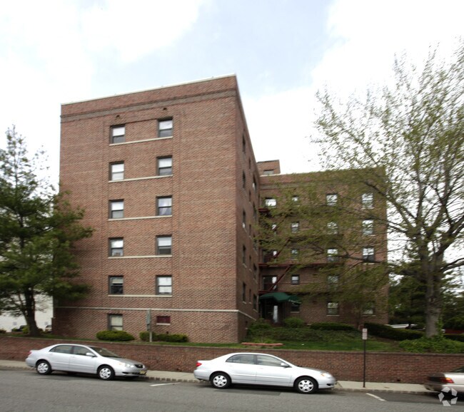 Marineview East & West - Marineview East & West Apartments