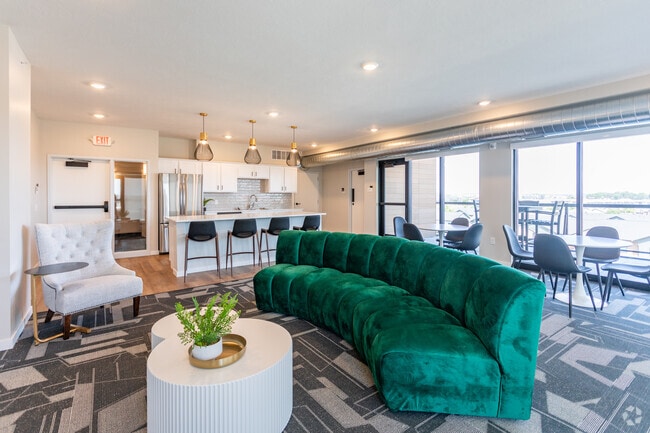 Rooftop Lounge - PowderHaus Apartments & Townhomes