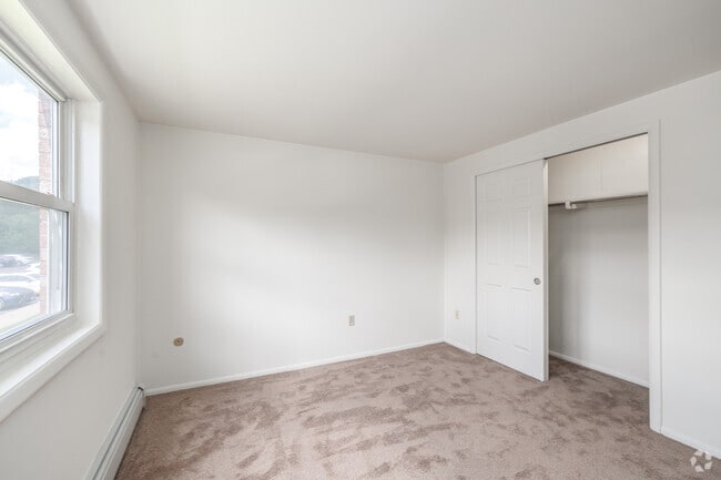 2BR, 1BA - 862SF - Second Bedroom