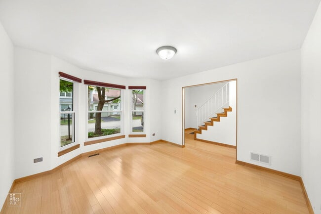 Photo - 1555 N Gatewood Ave