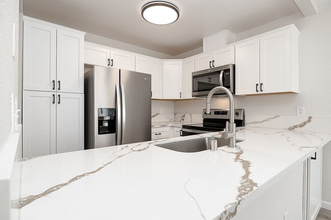 Building Photo - Newly remodeled upstairs condo in gated co... Unit 273