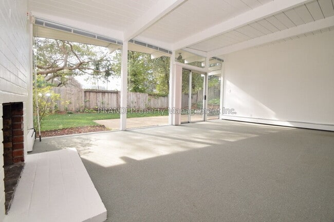 Photo - 513 Idylberry Rd
