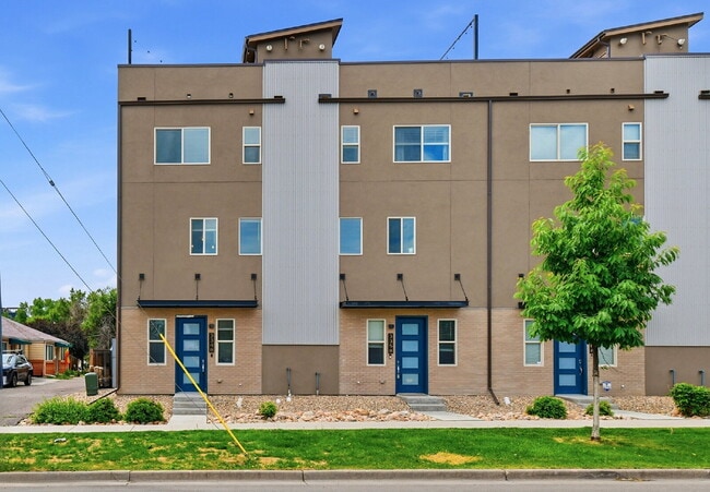 Building Photo - $2,890.95, 2-bed, 2.5-bath, located in Denver with a rooftop terrace.