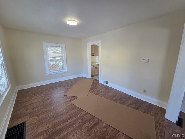 Photo - 210 N Midler Ave