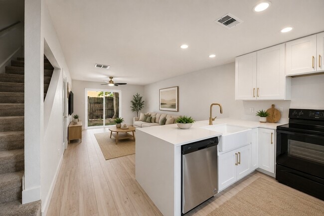 Building Photo - 11000 Kinghurst Dr Unit 187