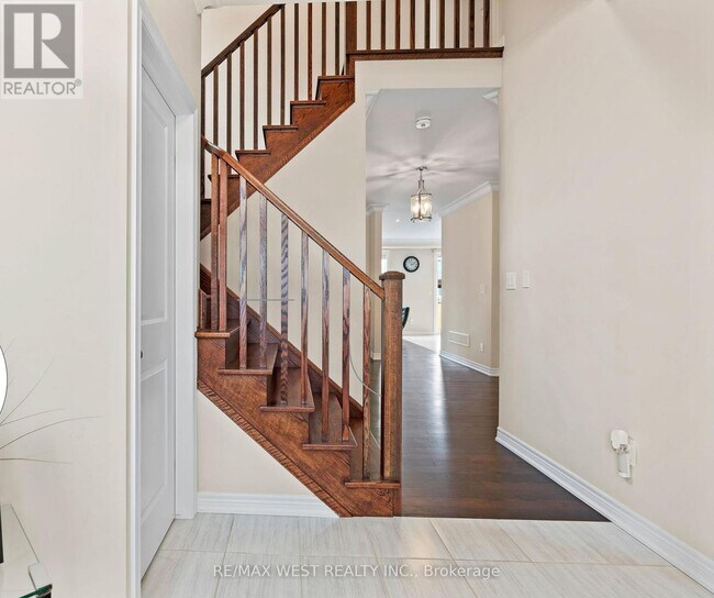 Photo - 67 Robertson Rd