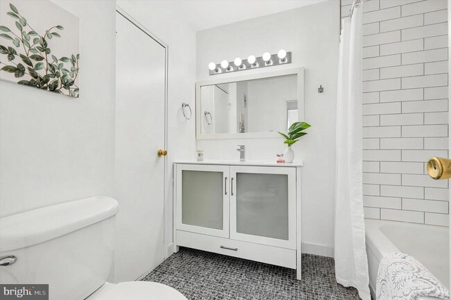 Photo - 120 N Bethlehem Pike Unidad B303