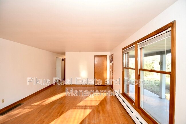 Photo - 4305 42nd St NW