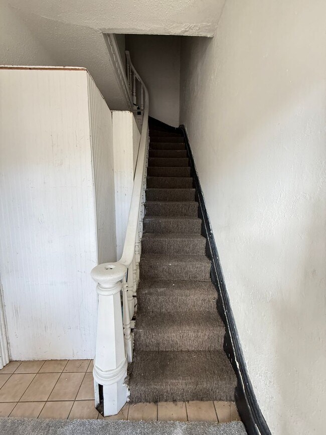 Photo - MINUTES FROM PURDUE...Upstairs 3 Bed 2 Bat... Unit Apt 3