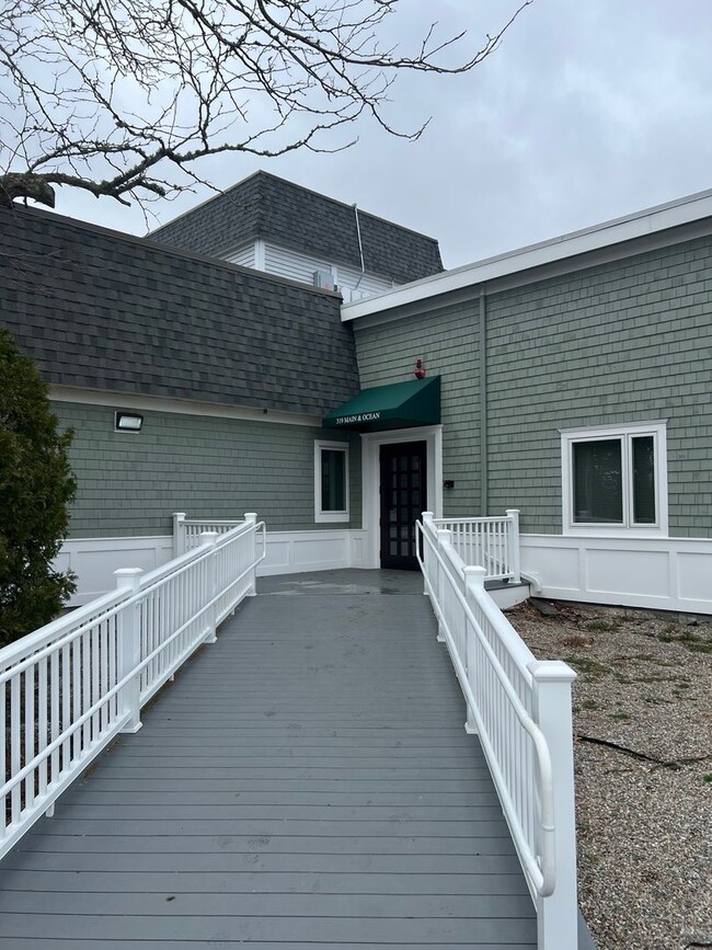 Beautiful 1 bed 1 bath plus den - Beautiful 1 bed 1 bath plus den Apartment Unit 104