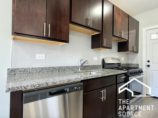Photo - 630 W Cornelia Ave Unit 2
