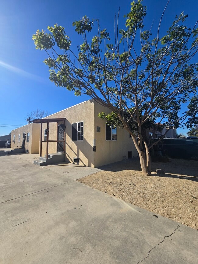 Building Photo - 838 E 76th St