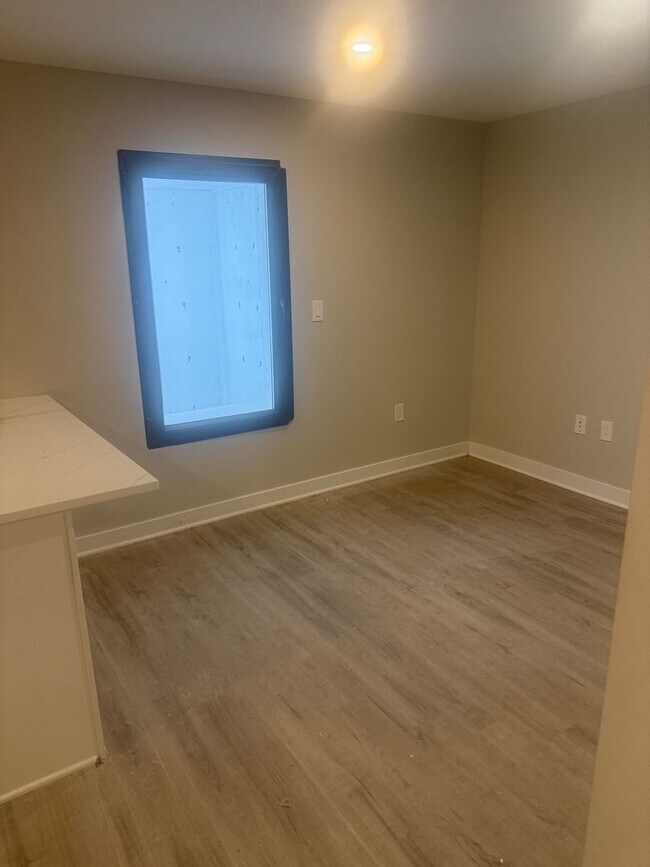 Photo - 1600 Marion Barry Ave SE Unidad Basement -B01