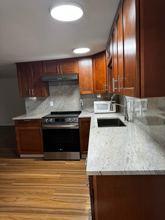 Building Photo - 684 Parker St Unit 1