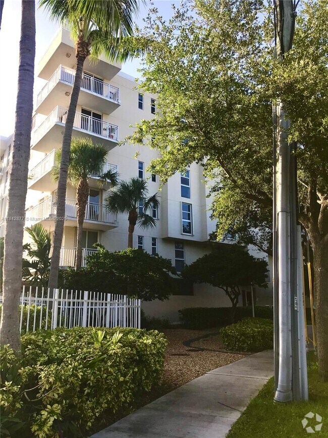 Building Photo - 16590 NE 26th Ave Unit 202 Rental
