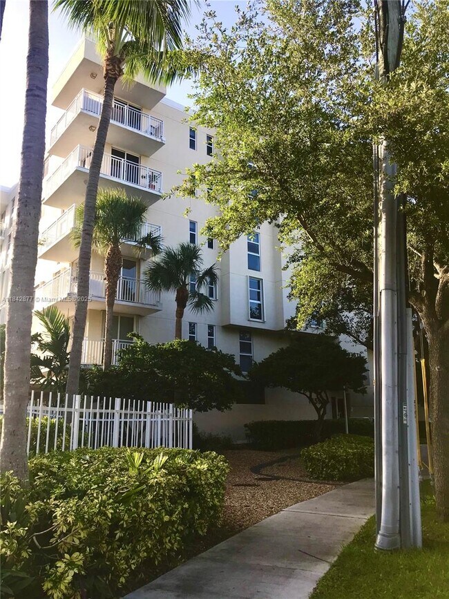 Building Photo - 16590 NE 26th Ave Unit 202 Rental