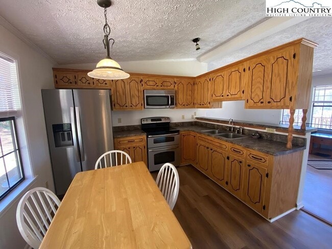 Photo - 462 Hartsoe Rd