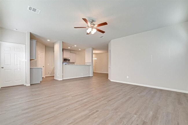 Photo - 983 Golden Willow Ln
