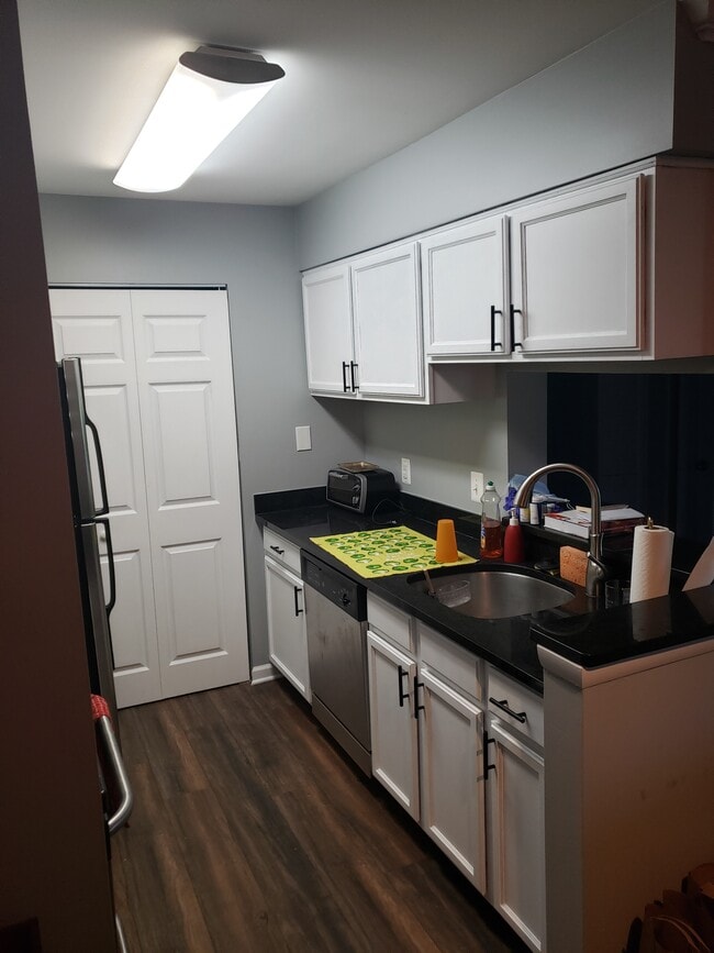 Cocina, Lavandería fuera de la cocina - 11710 Olde English Dr Unidad G