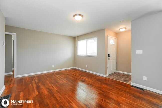 Photo - 945 HODGES DR, COLUMBUS, OH 43204