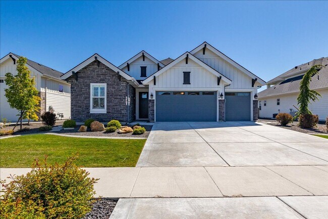 Photo - LEGACY WATERFRONT OASIS: Luxurious, Single...