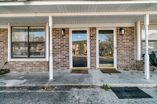 Photo - Fully Renovated 2 Bedroom Townhome in a Co...