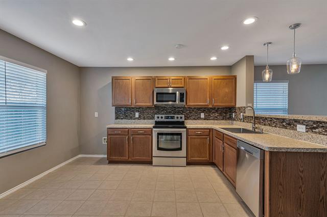 Photo - 1817 Kittredge Way