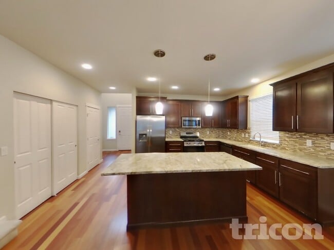 Photo - 3715 Santis Loop SE