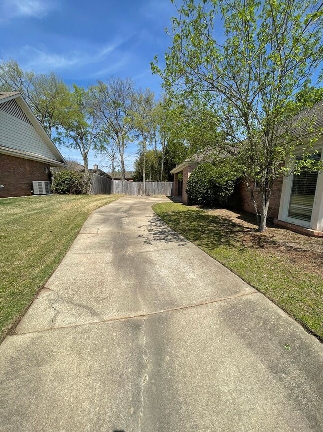 Photo - ** 4 bed 2.5 bath located in Sturbridge includes monthly pool service and chemicals ** Call 334-3...