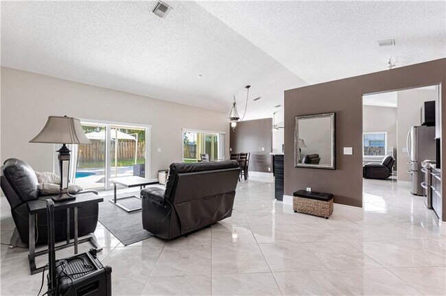 Photo - 7200 SW 20th St